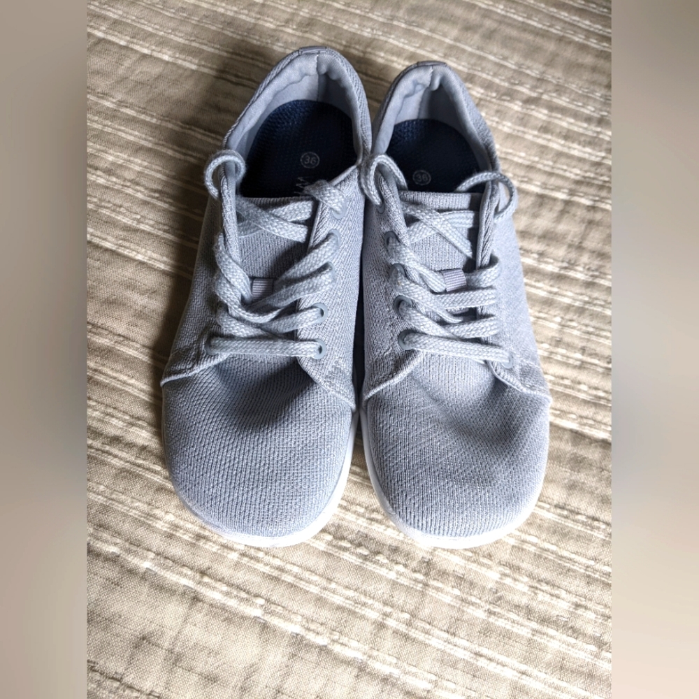 Whitin barefoot tennis shoes size 6